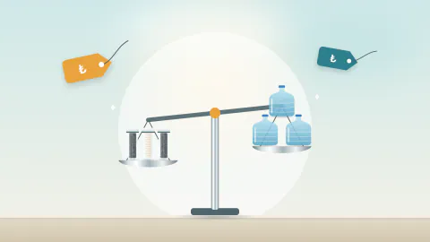 Bir kefesinde arıtma filtreleri, öbür kefesinde damacanalar olan terazi ve fiyat etiketleri